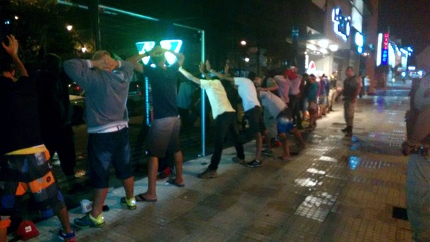 Jovens revistados PM